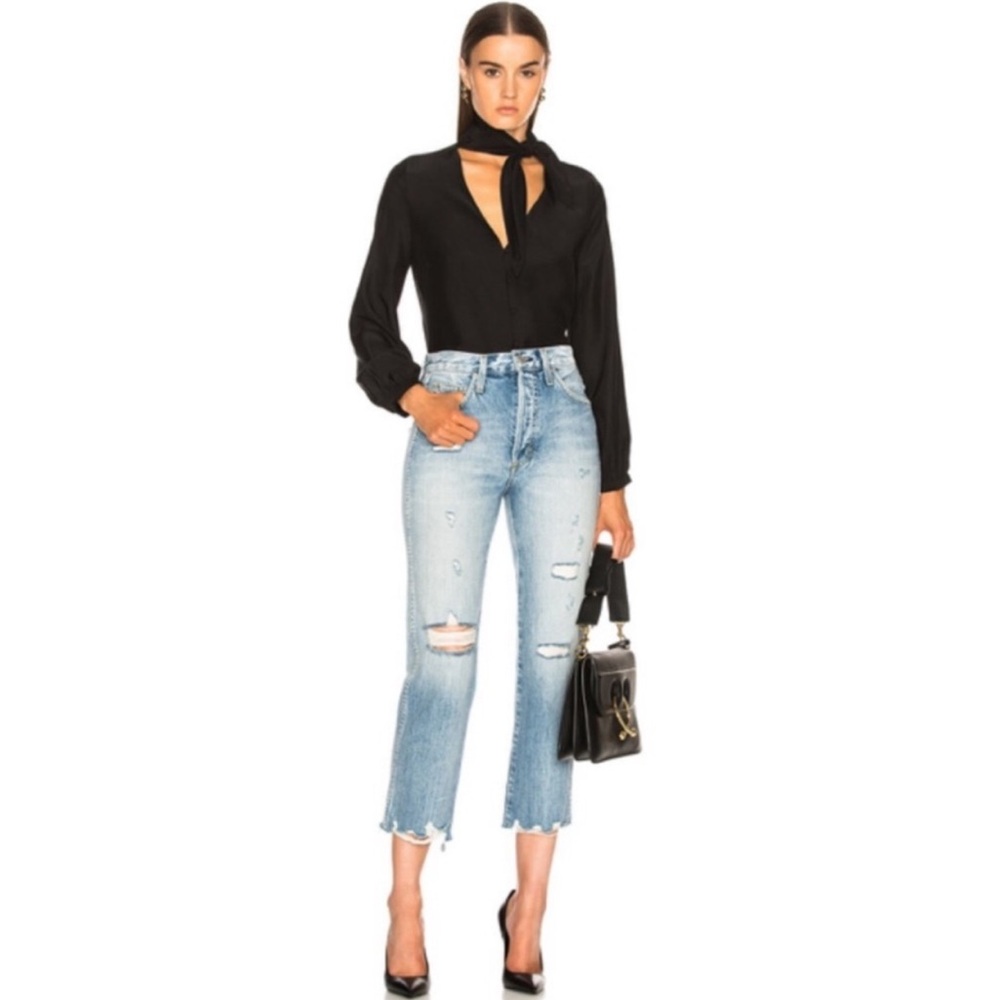 AMO Light Wash Distressed Cropped Jeans